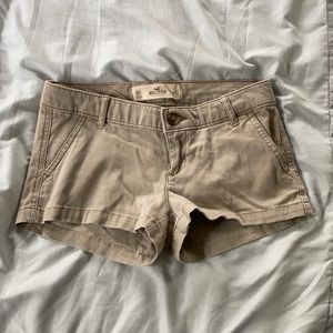 Cute tan Hollister shorts